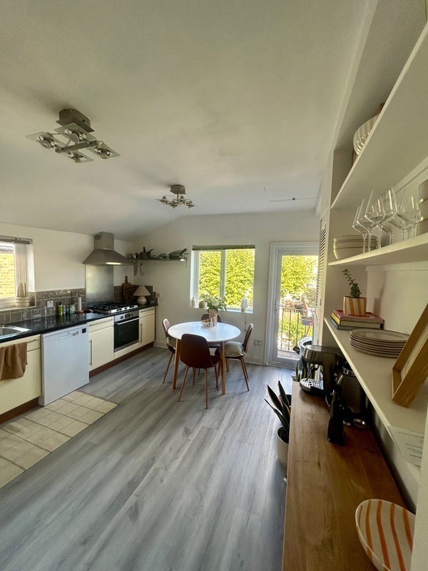 Room Haverhill Road in Greater London