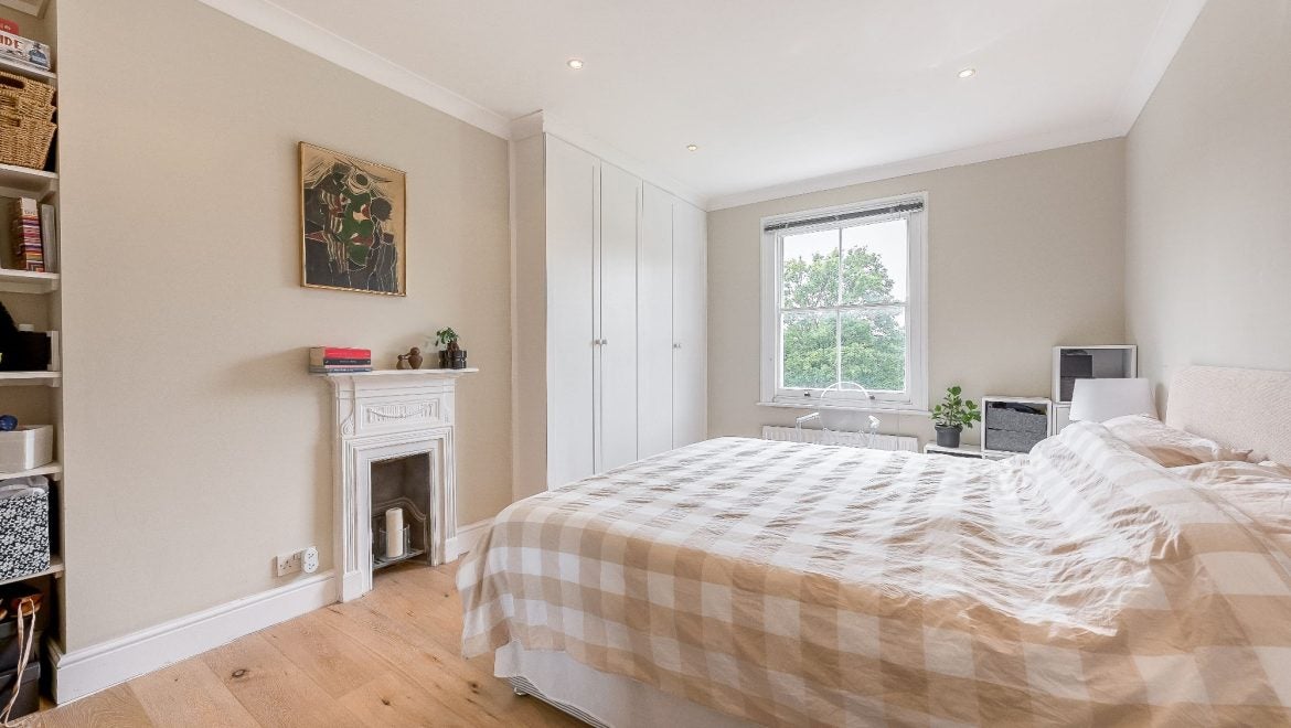 Flat Palliser Road in Greater London