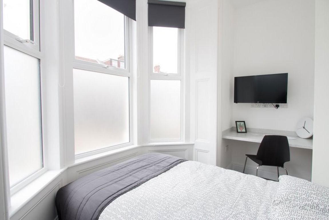 Room Salterns Way in Chichester