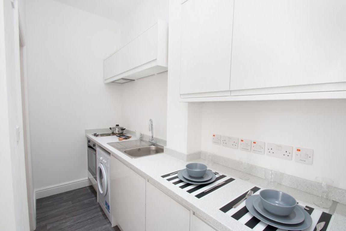 Room Salterns Way in Chichester
