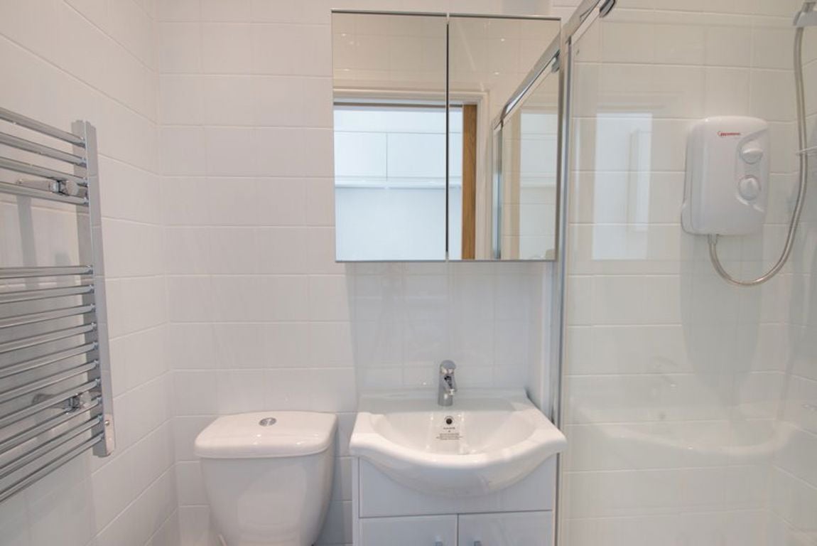 Room Salterns Way in Chichester