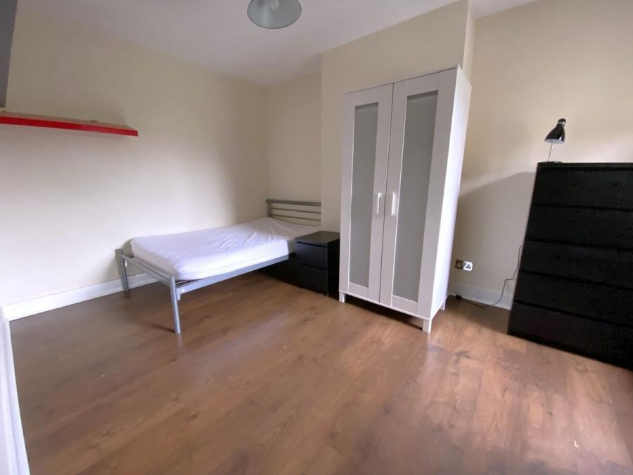 Room Guildford Road in Canterbury