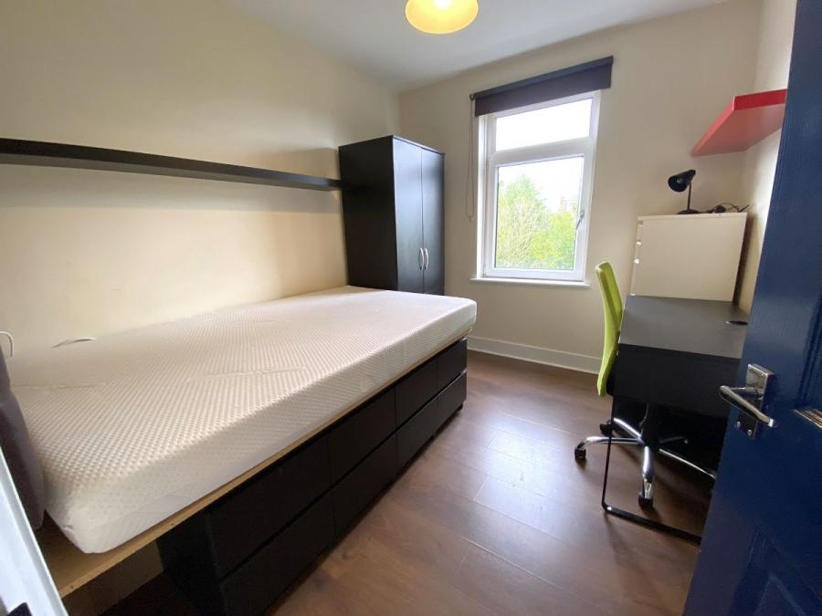 Room Guildford Road in Canterbury