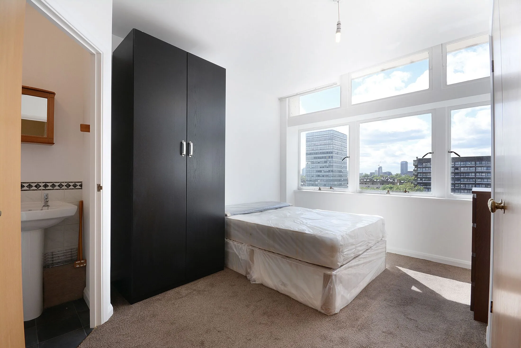 Flat Newington Causeway in Greater London
