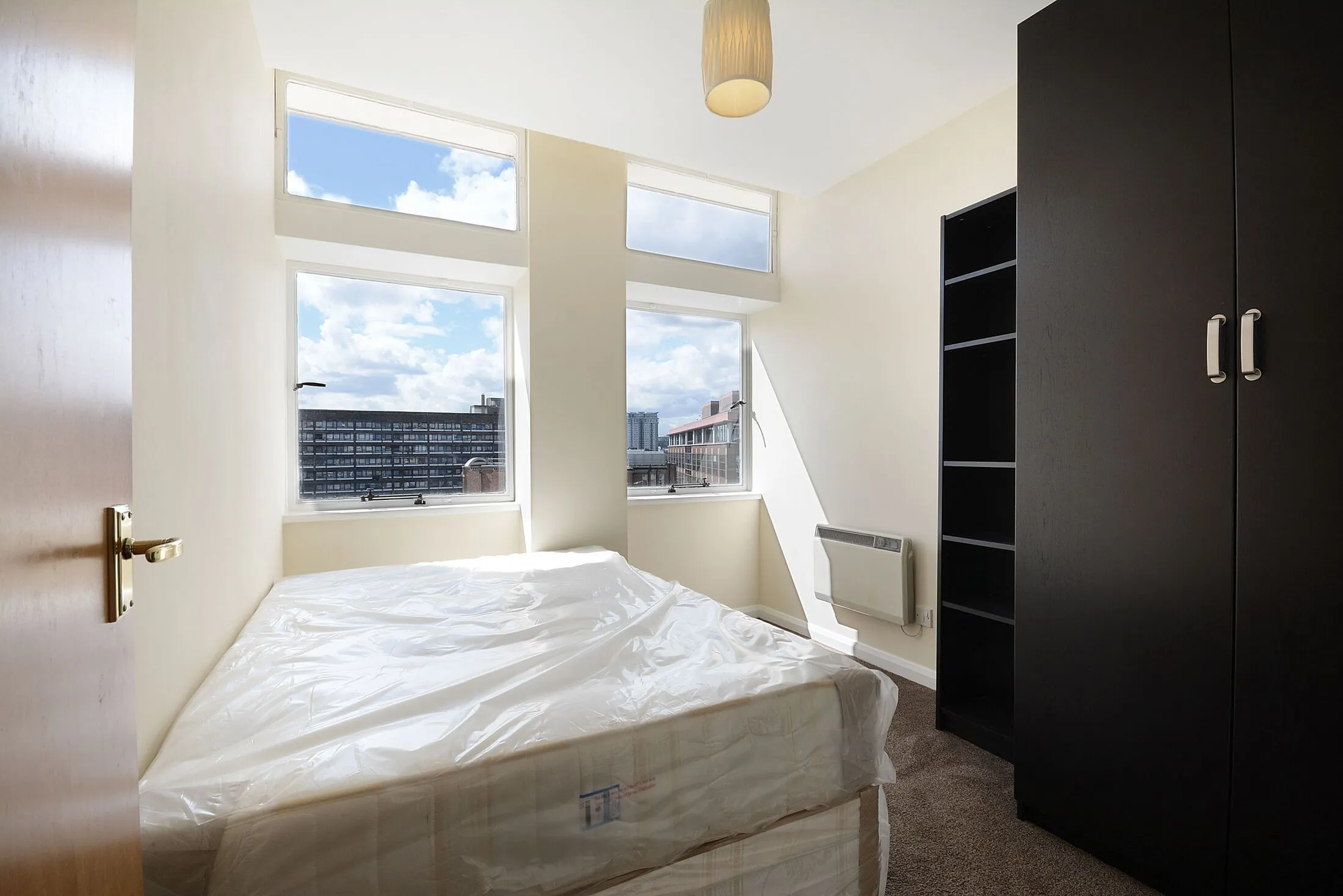 Flat Newington Causeway in Greater London