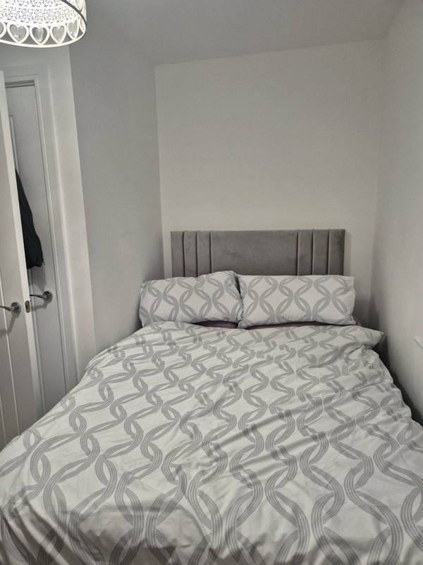 Room Llantrisant Road in Llantwit Fardre