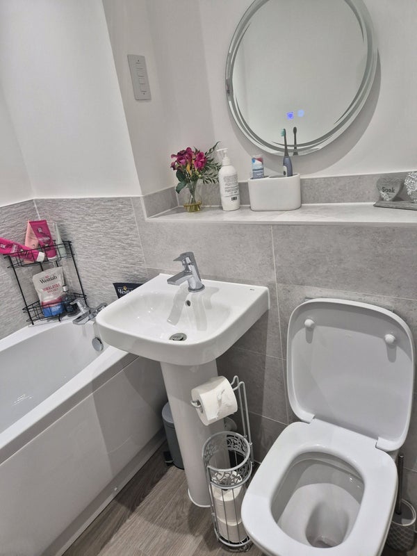 Room Llantrisant Road in Llantwit Fardre