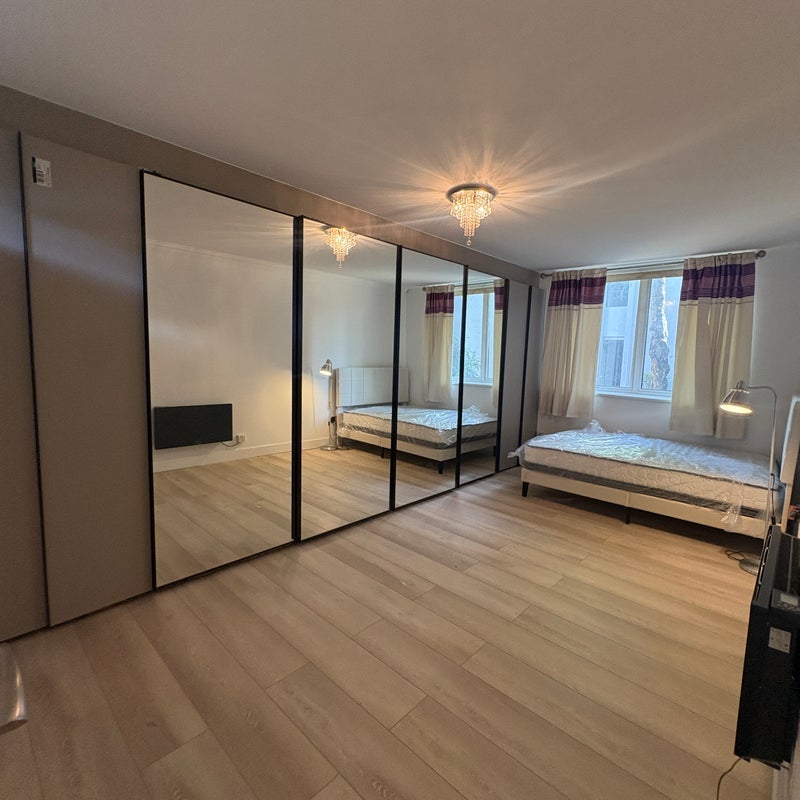 Room Boundary Road in Greater London
