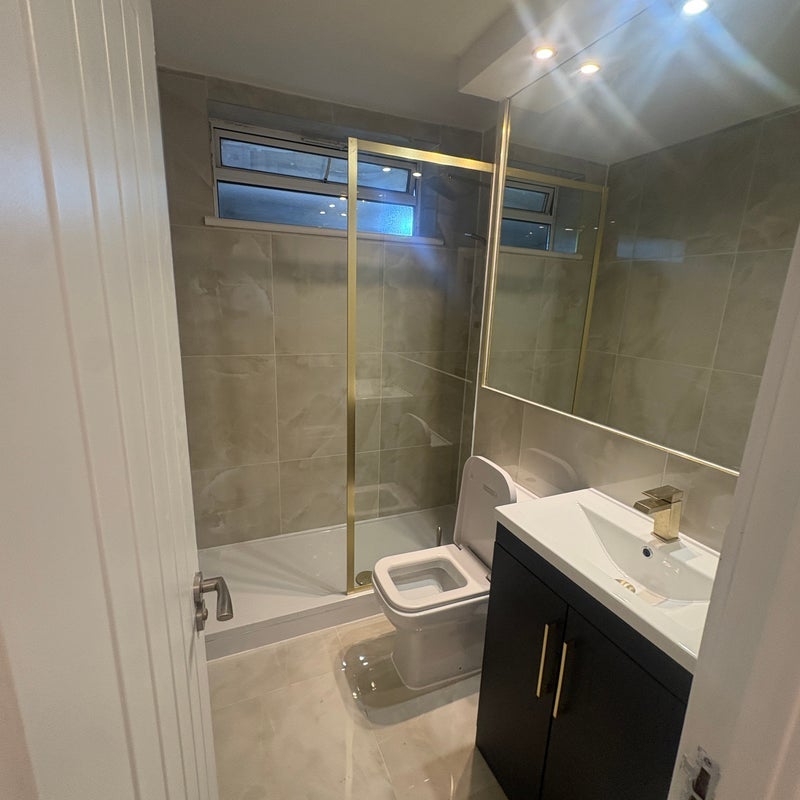 Room Boundary Road in Greater London