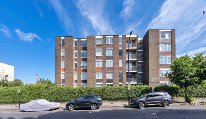 Room Boundary Road in Greater London
