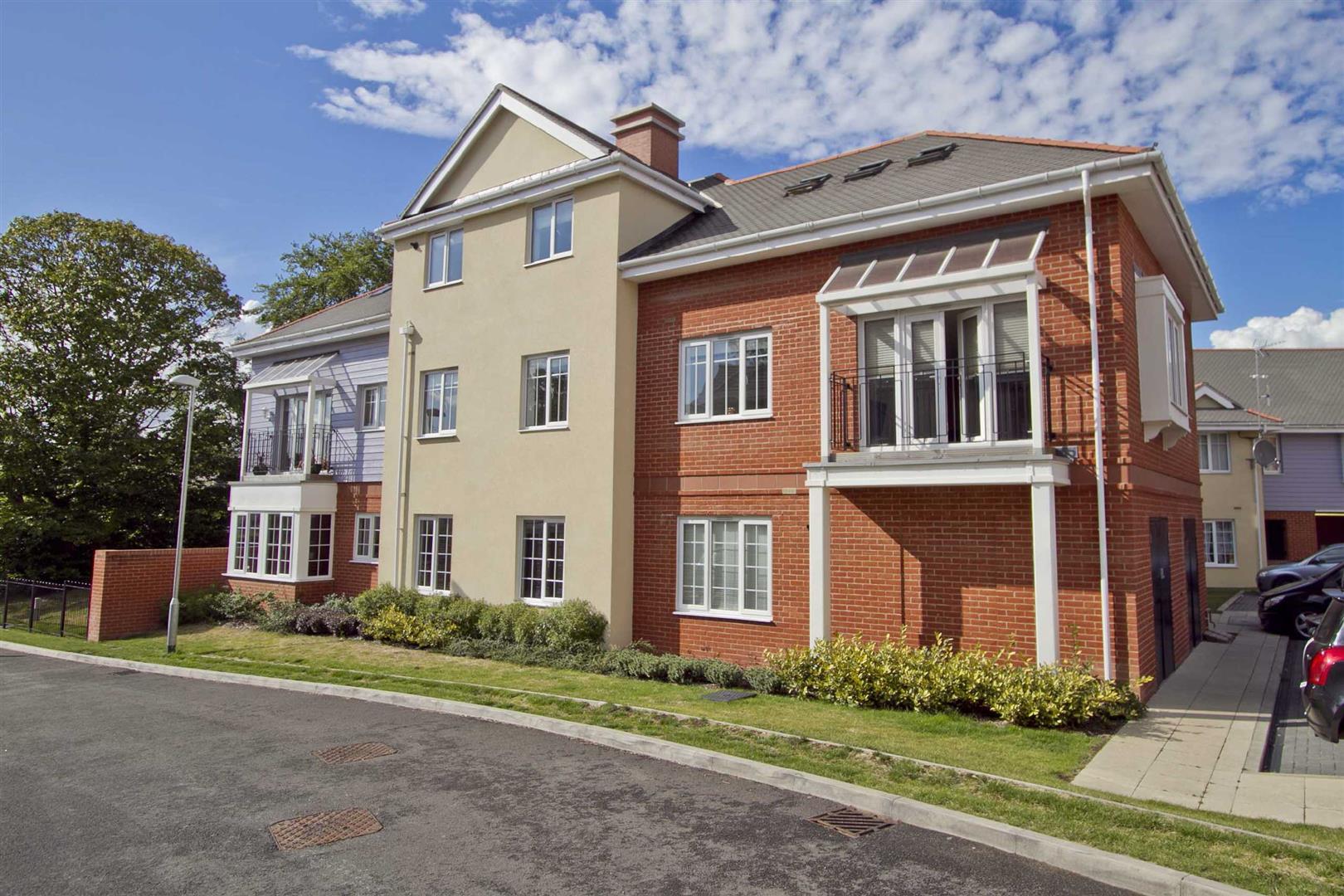 Flat Ellis Close in Greater London