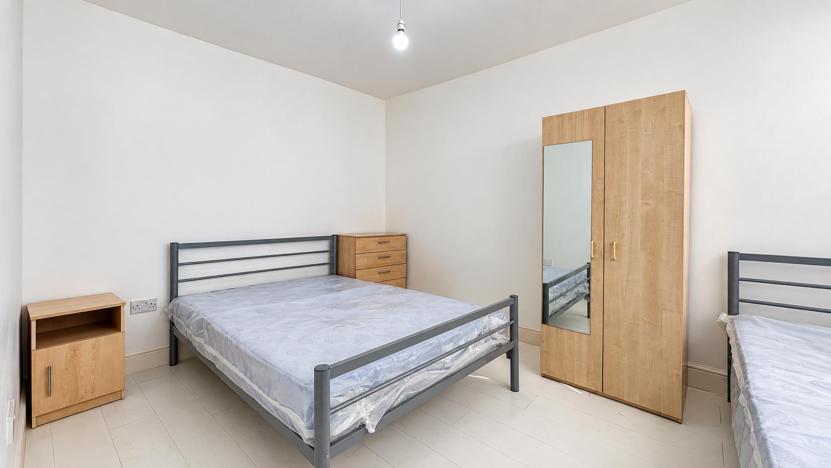 House Linley Crescent in Greater London