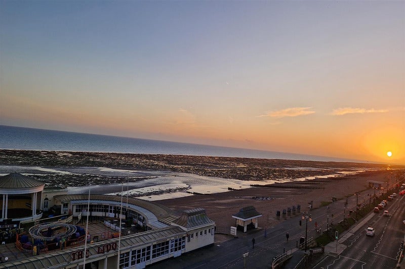 Flat Marine Parade in Worthing