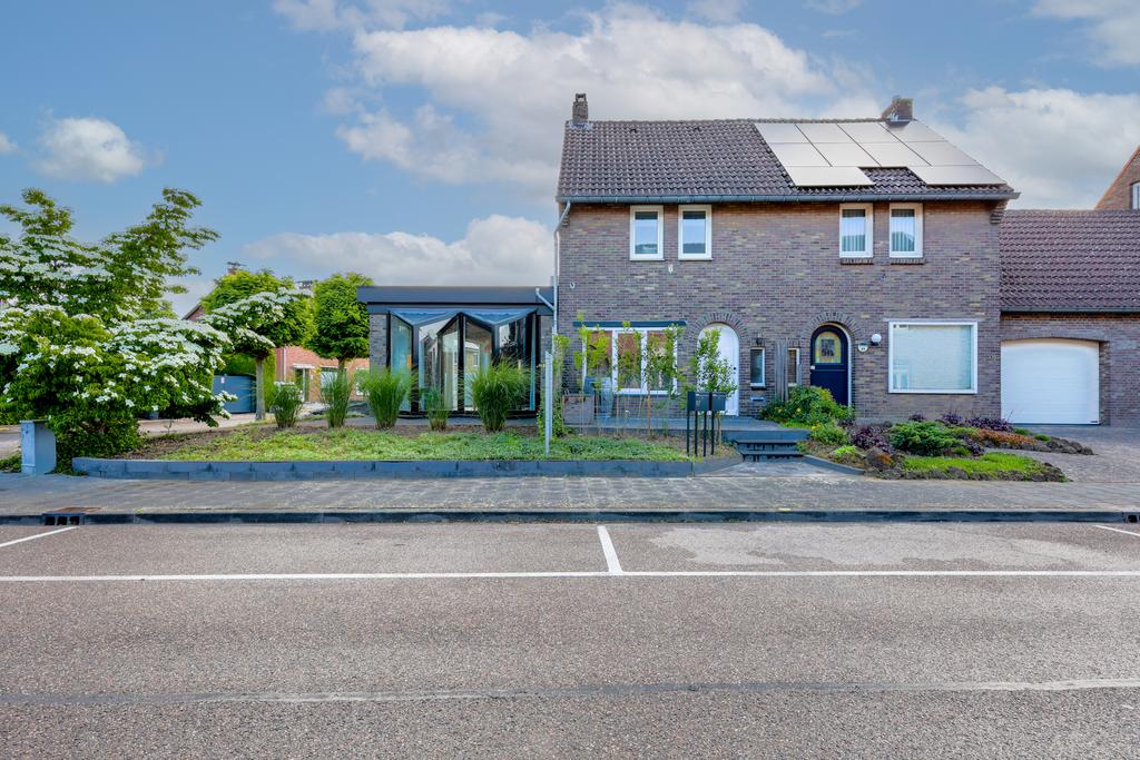 Huis Dorpstraat 87 in Buchten