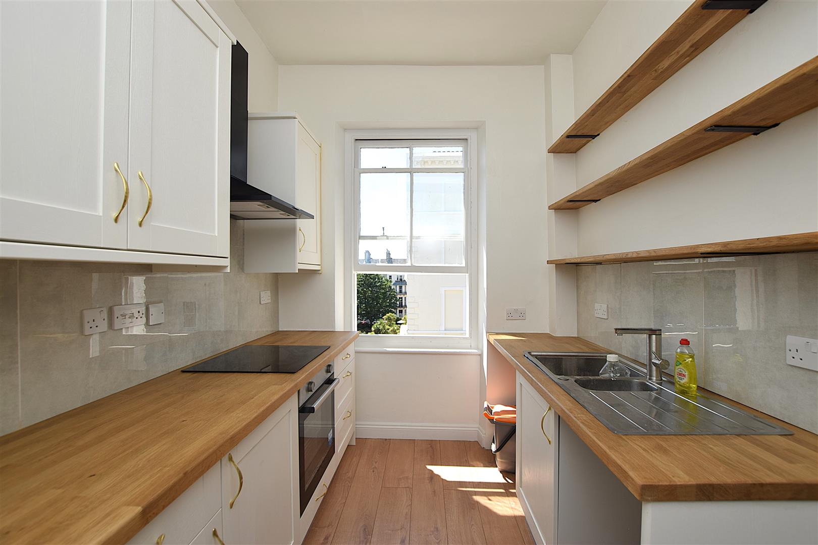Flat Warrior Square in St Leonards