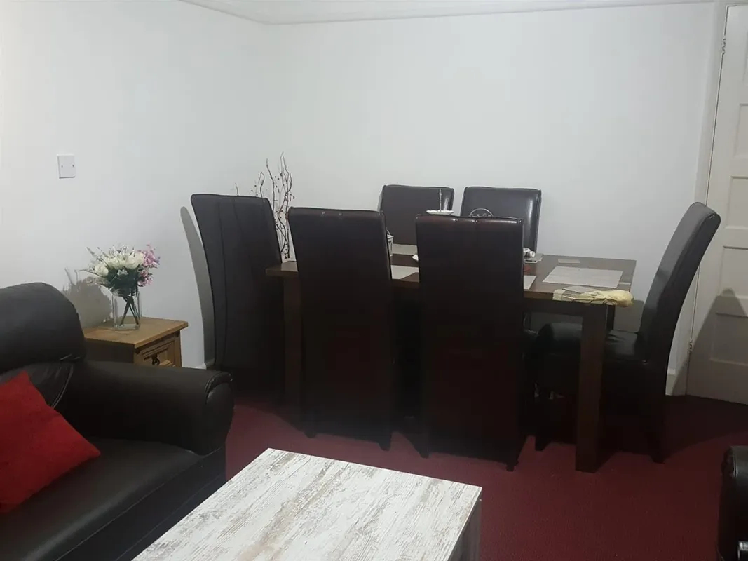 Flat Parklands Court in Greater London
