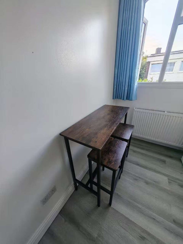 Flat Swedenborg Gardens in Greater London