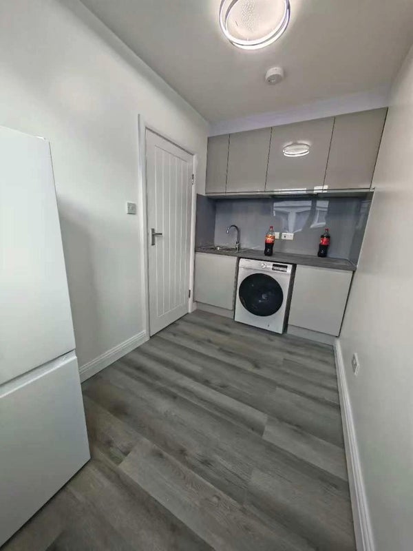 Flat Swedenborg Gardens in Greater London