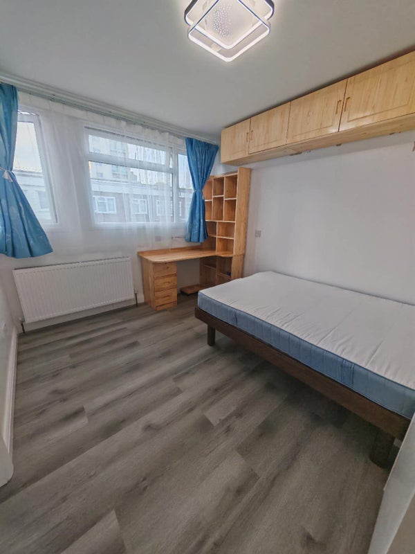 Flat Swedenborg Gardens in Greater London