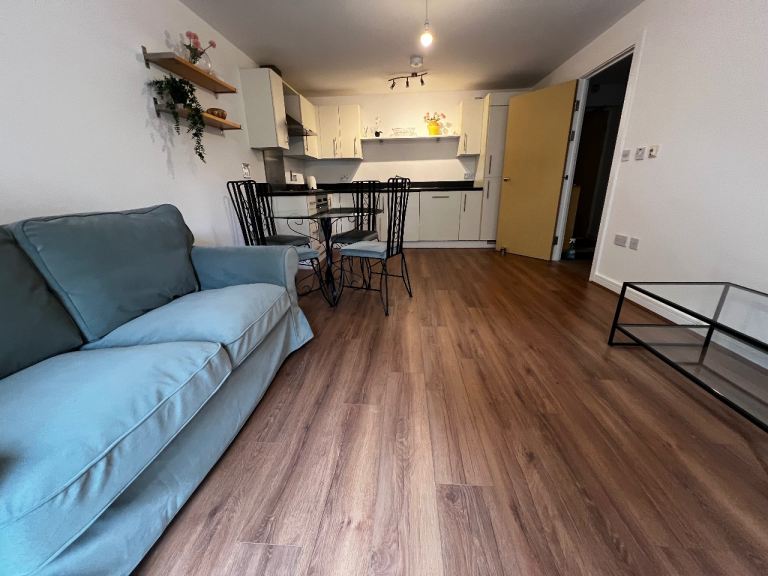 Flat Overstone Court in Cardiff