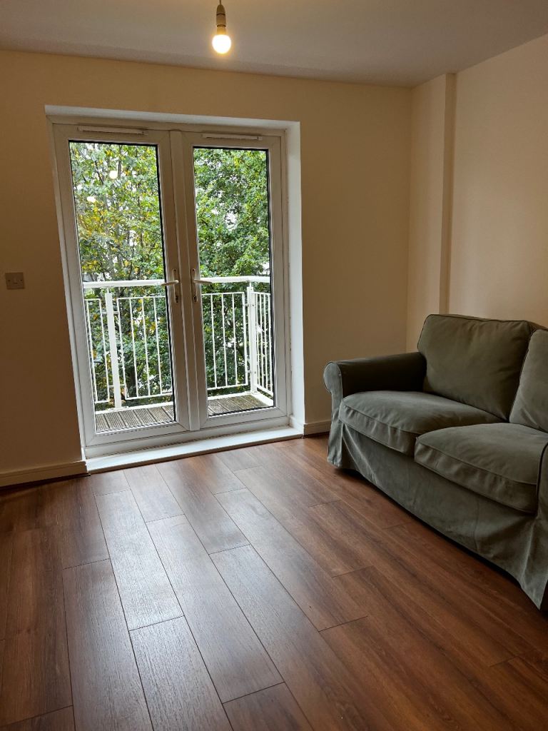 Flat Overstone Court in Cardiff