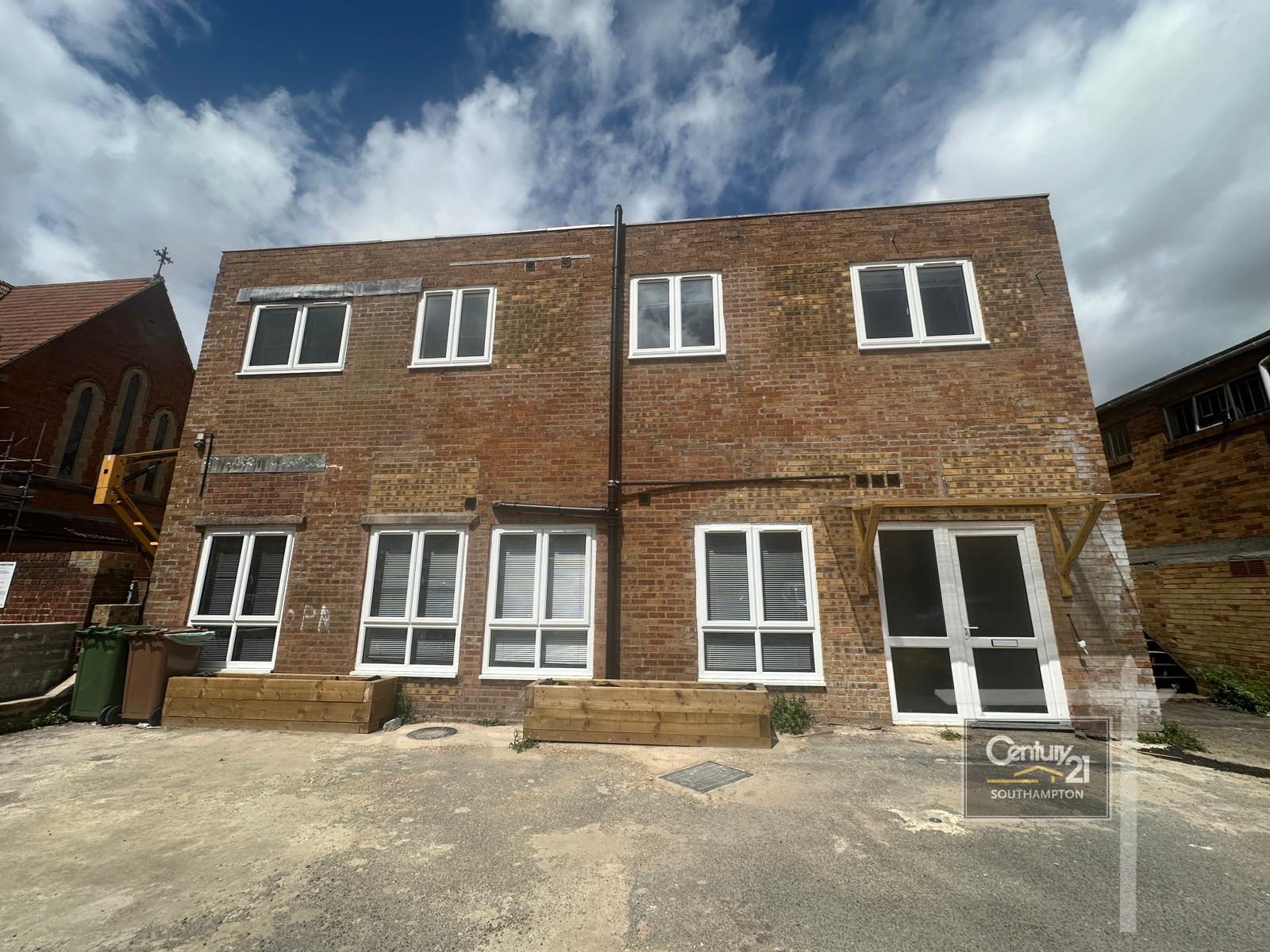 Flat Leigh Road in Eastleigh
