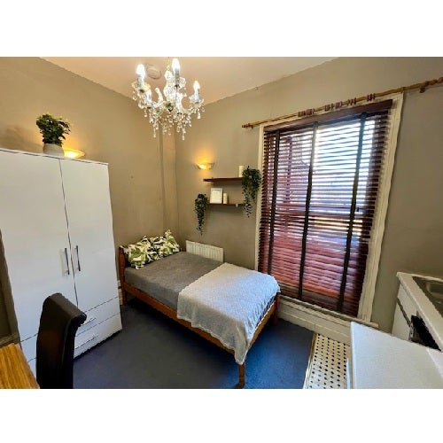 Flat Sulgrave Road in Greater London