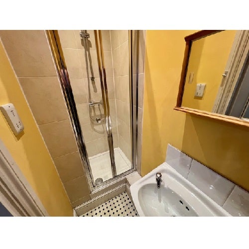 Flat Sulgrave Road in Greater London