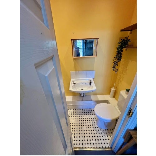 Flat Sulgrave Road in Greater London