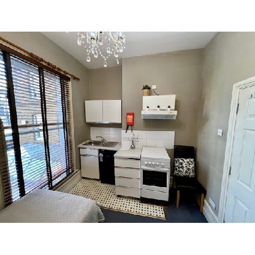 Flat Sulgrave Road in Greater London