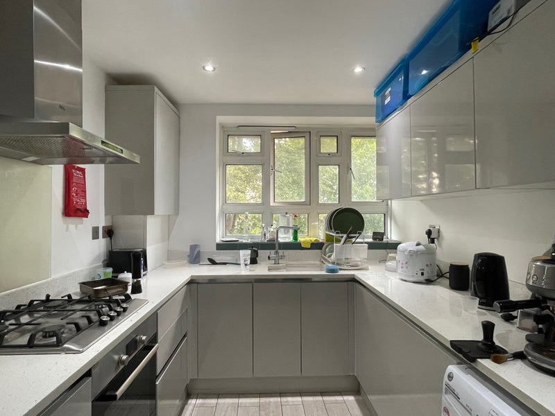 Room Trouville Road in Greater London