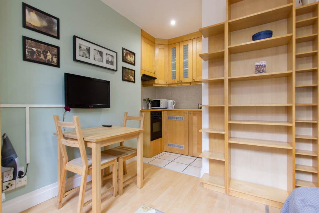 Flat Claverton Street in City of Westminster