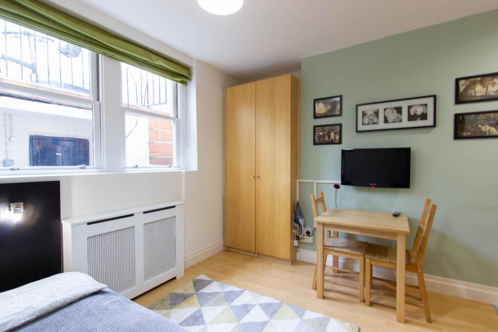 Flat Claverton Street in City of Westminster