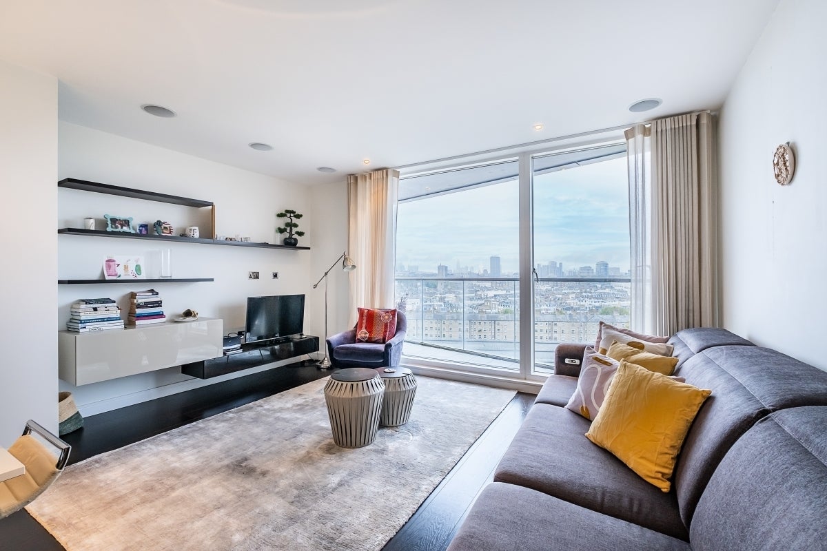 Flat Gatliff Road in City of Westminster