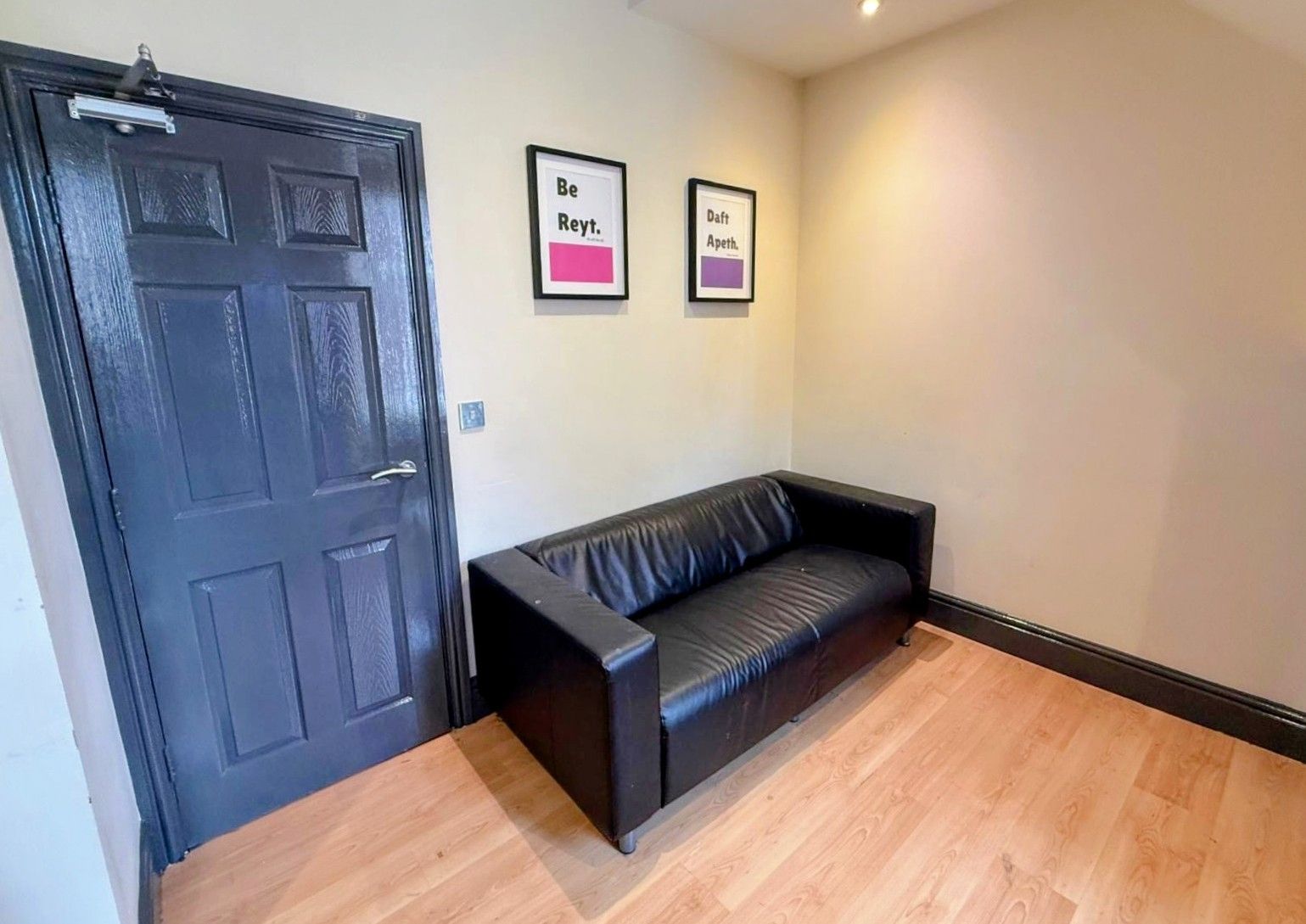 Room Junction Road in Sheffield