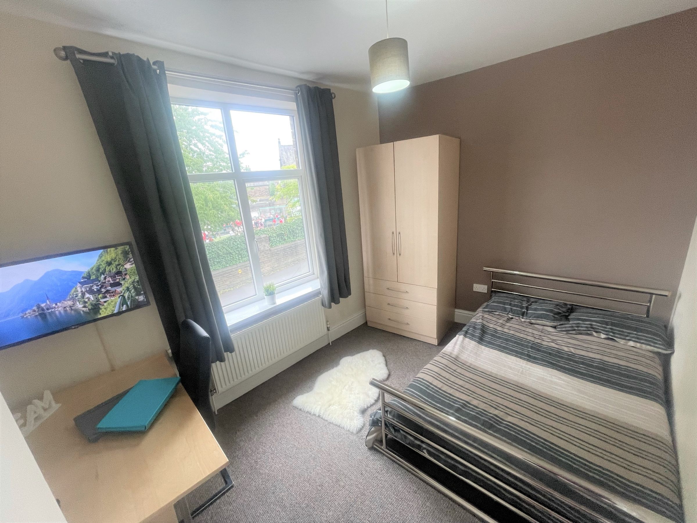 Room Junction Road in Sheffield