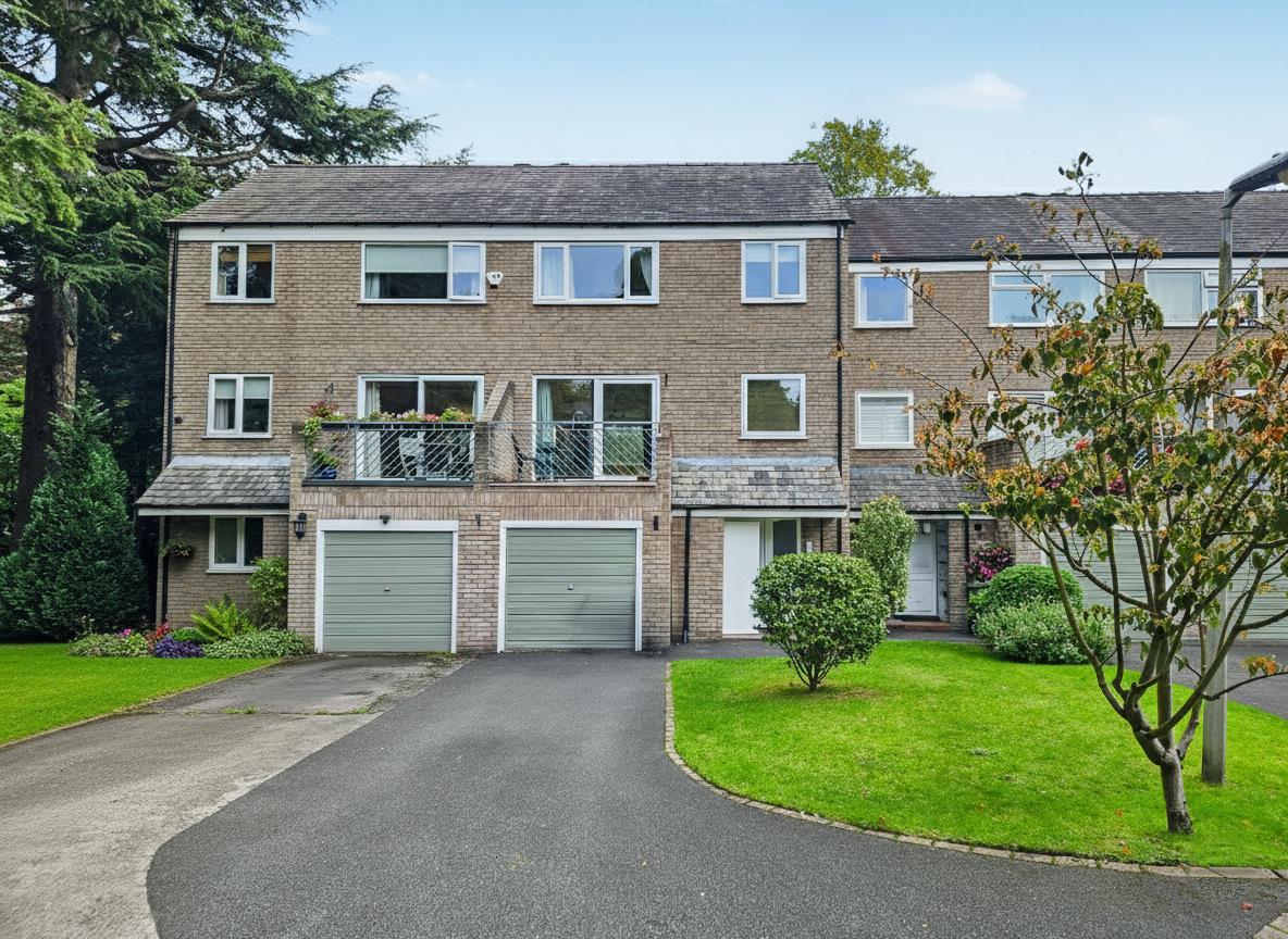 Flat Dunham Rise in Trafford