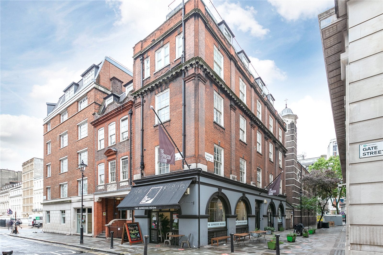 Flat Twyford Place in Greater London