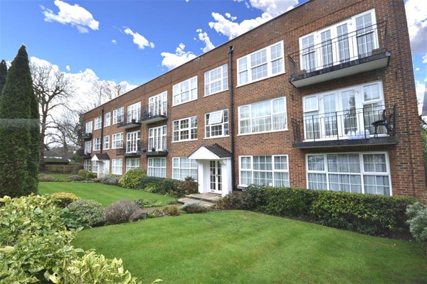 Flat Highridge Close in Epsom and Ewell