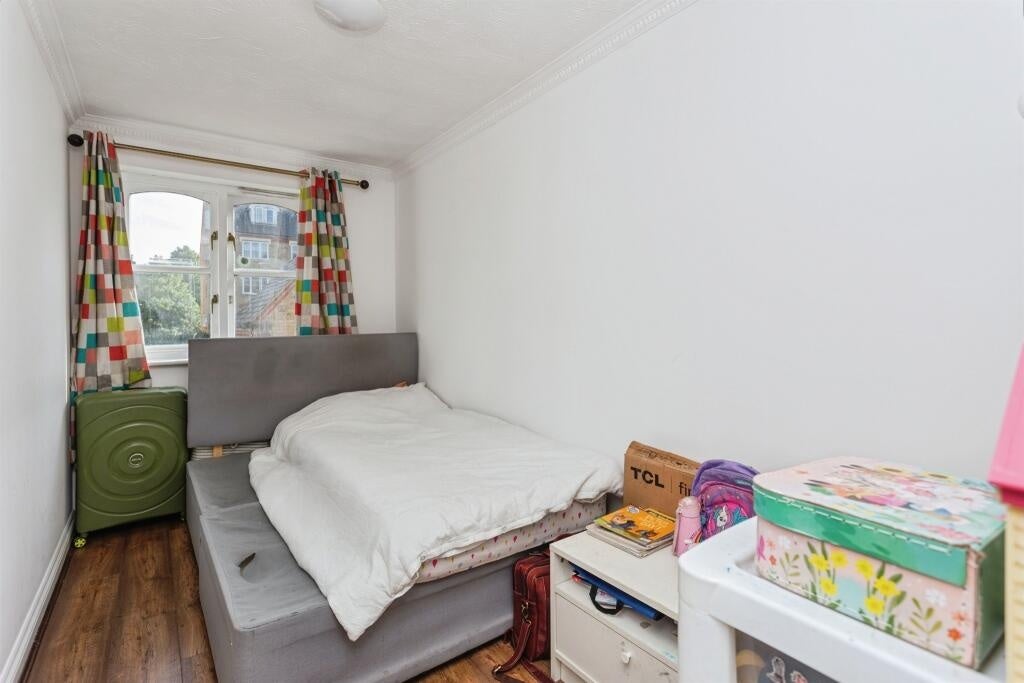 Flat Reeds Crescent in Watford