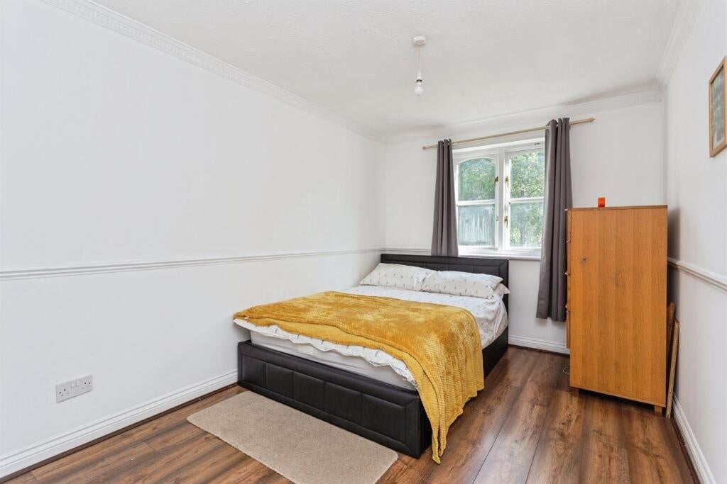 Flat Reeds Crescent in Watford
