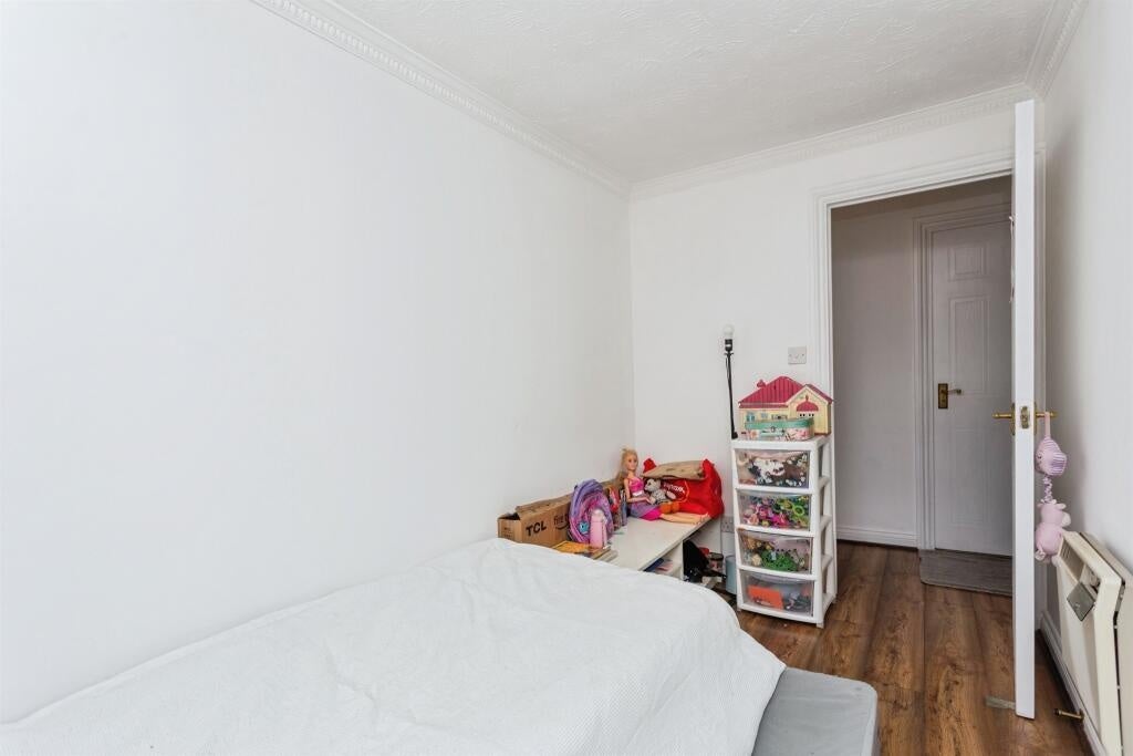 Flat Reeds Crescent in Watford