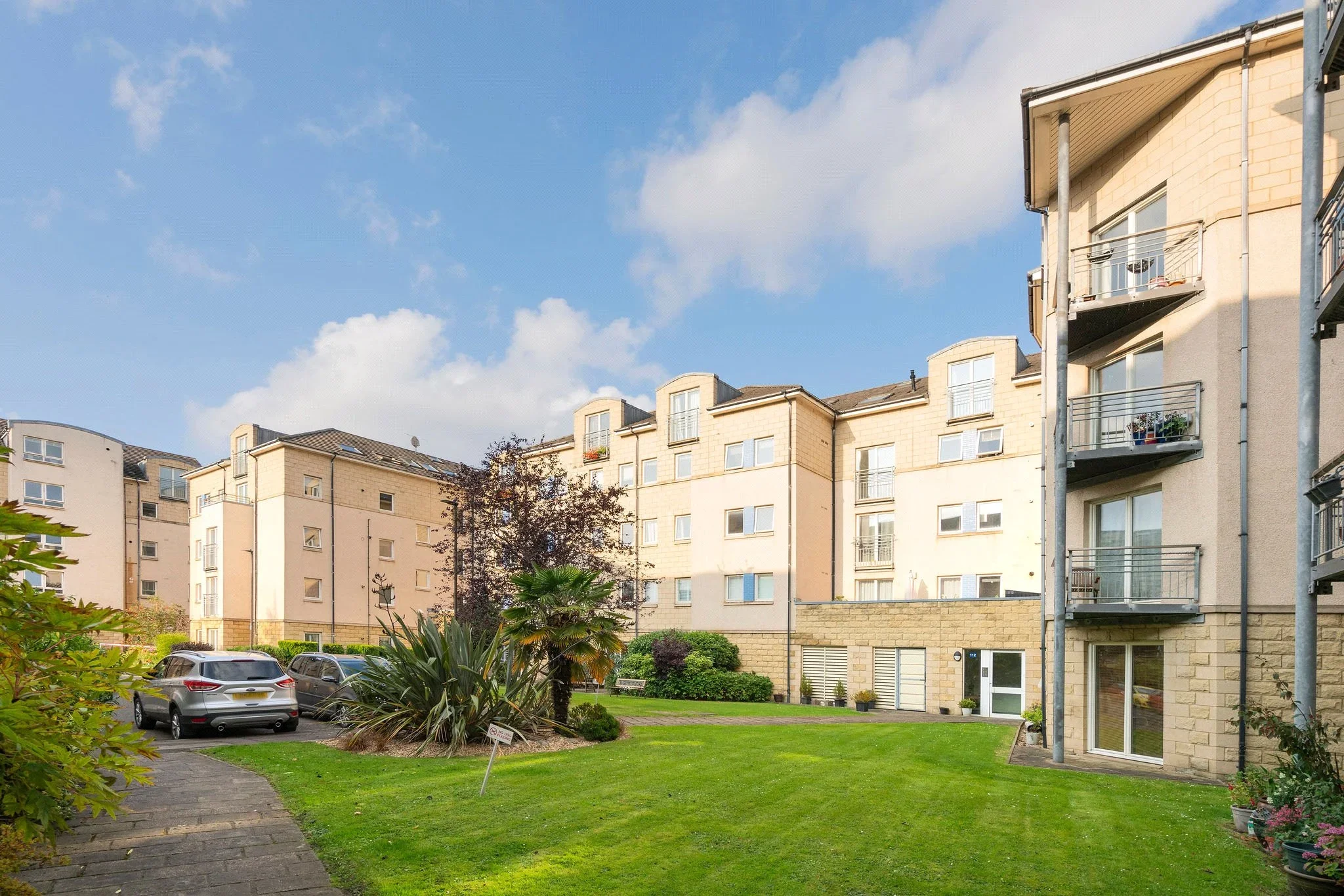 Flat Crewe Road North in City of Edinburgh