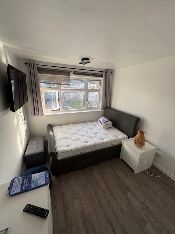 Room Greenshaw in Brentwood