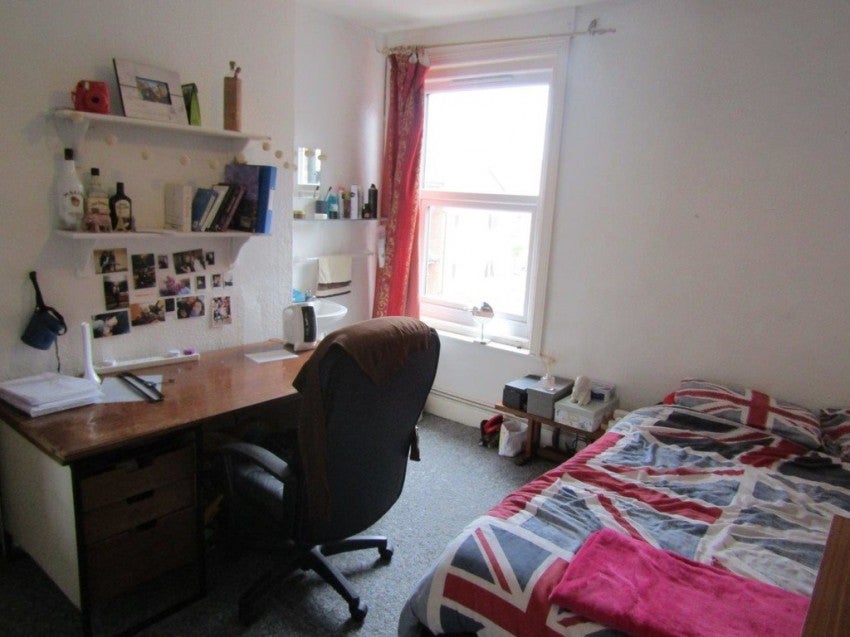 Flat Highfield Lane in Southampton