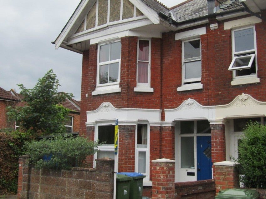 Flat Highfield Lane in Southampton