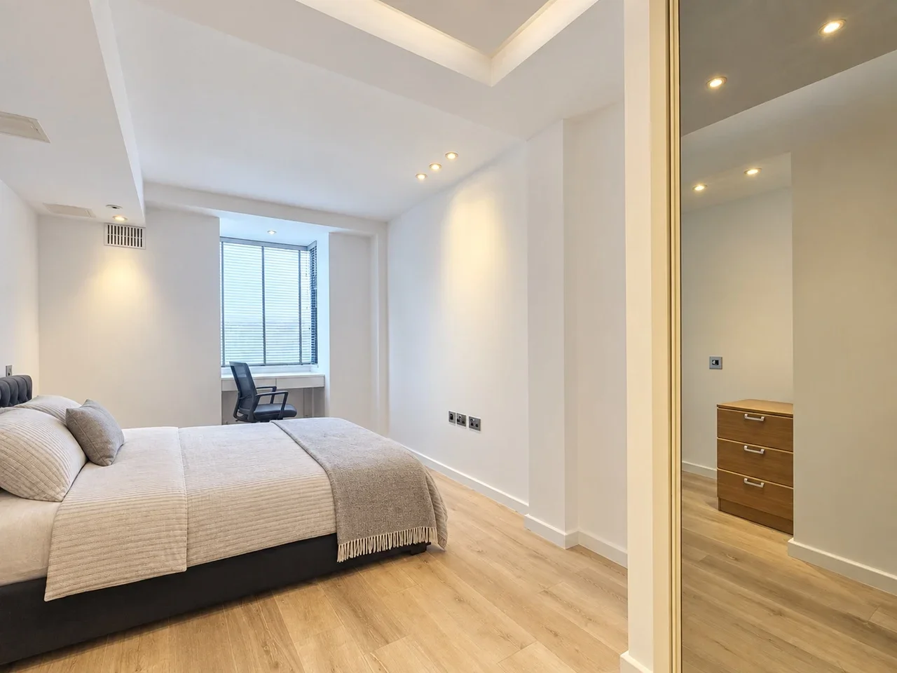 Flat Pentonville Road in Greater London