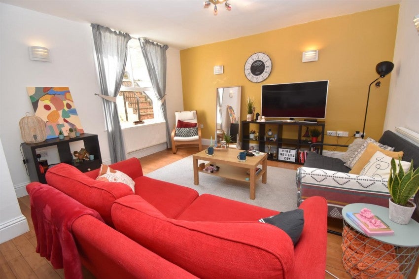Flat Grove Street in Royal Leamington Spa