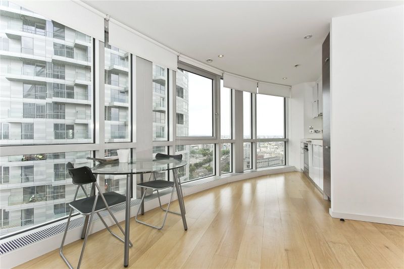 Flat Fairmont Avenue in Greater London