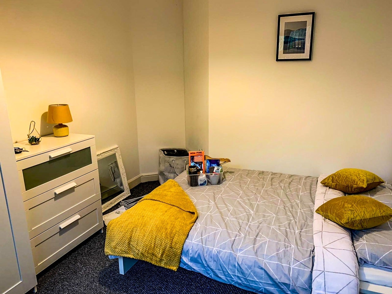 Room Langworthy Road in Salford